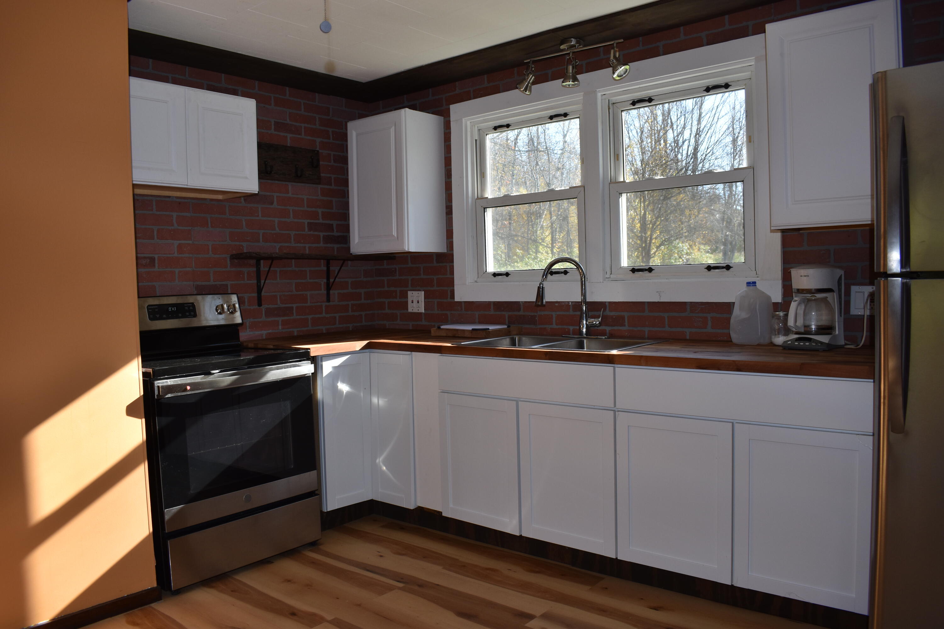 302 Enfield Road Lincoln, ME 04457 - Photo 6 of 20 DSC_0065