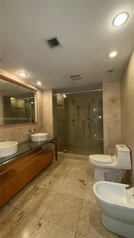 $800,000 | 6000 Collins Avenue, Unit 323, Miami Beach, FL 33140