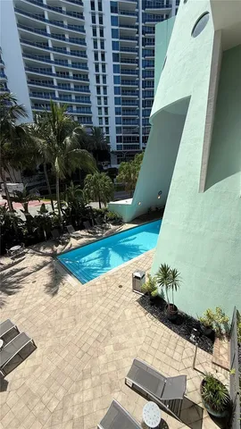 $800,000 | 6000 Collins Avenue, Unit 323, Miami Beach, FL 33140