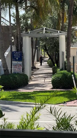 $800,000 | 6000 Collins Avenue, Unit 323, Miami Beach, FL 33140