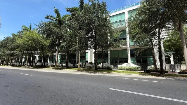 $800,000 | 6000 Collins Avenue, Unit 323, Miami Beach, FL 33140