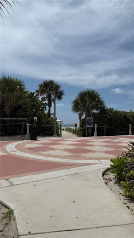 $800,000 | 6000 Collins Avenue, Unit 323, Miami Beach, FL 33140