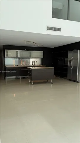 $800,000 | 6000 Collins Avenue, Unit 323, Miami Beach, FL 33140