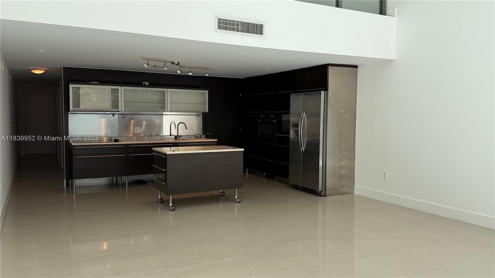 6000 Collins Avenue, Unit 323 Miami Beach, FL 33140 - Photo 6 of 35 a room with table and chairs