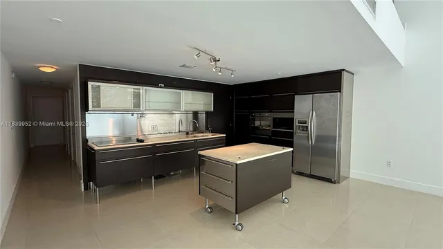 $800,000 | 6000 Collins Avenue, Unit 323, Miami Beach, FL 33140