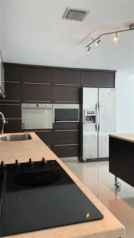 $800,000 | 6000 Collins Avenue, Unit 323, Miami Beach, FL 33140