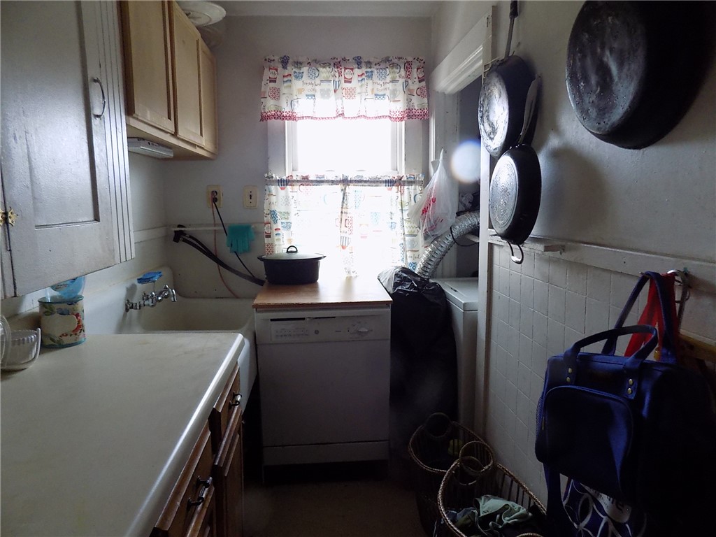 59 Pierce Street Westerly, RI 02891 - Photo 10 of 13