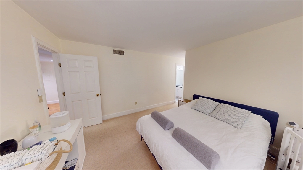 149 Beaconsfield Road, Unit B2 Brookline, MA 02445 - Photo 5 of 15