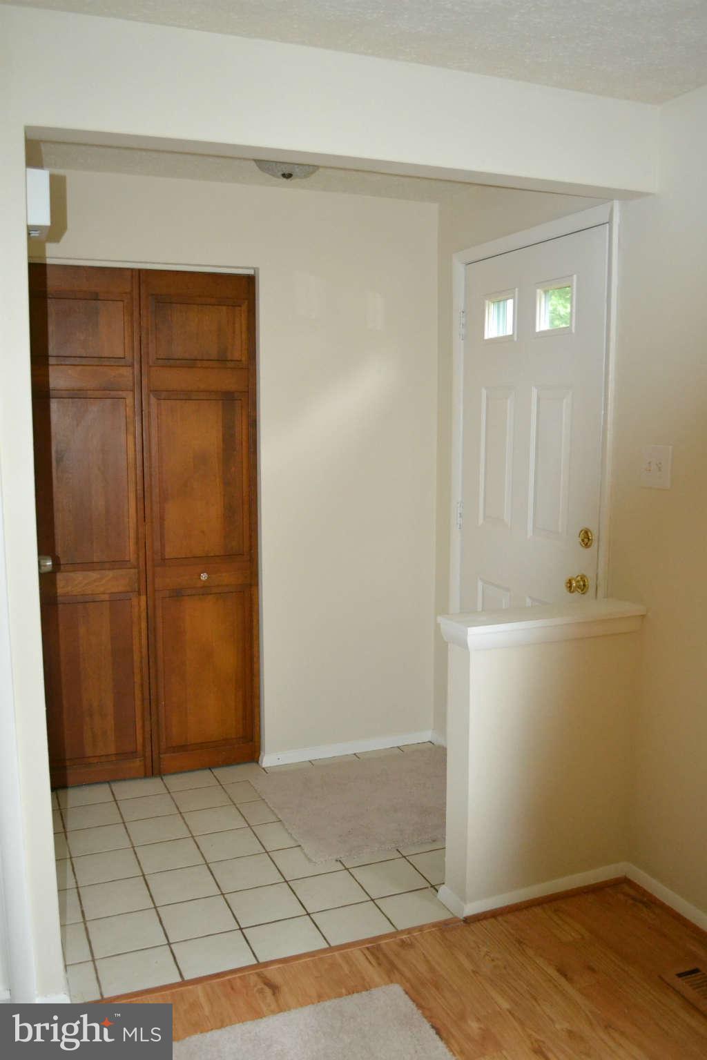 10322 Apple Ridge Road Gaithersburg, MD 20886 - Photo 6 of 28 Foyer