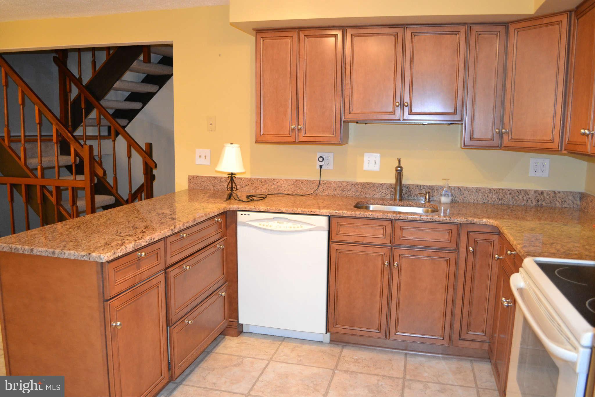 10322 Apple Ridge Road Gaithersburg, MD 20886 - Photo 8 of 28 Kitchen