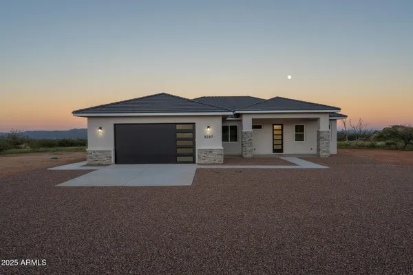$540,000 | 8287 South Elohyna Lane, Hereford, AZ 85615