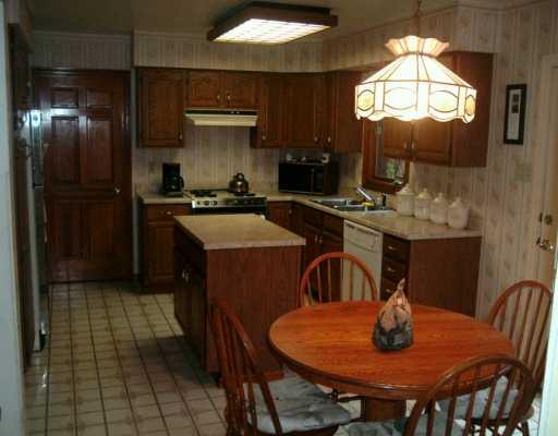 5047 Julia Lane McKees Rocks, PA 15136 - Photo 2 of 8 Kitchen.
