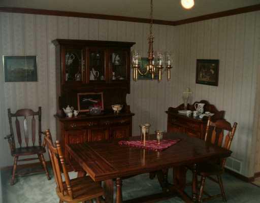5047 Julia Lane McKees Rocks, PA 15136 - Photo 3 of 8 Dining Room.
