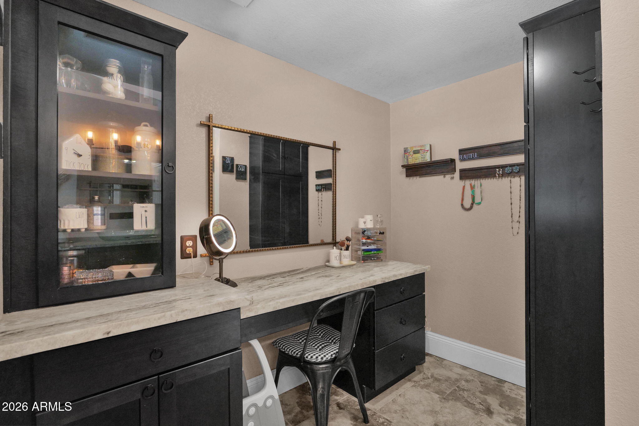 1519 West Devon Drive Gilbert, AZ 85233 - Photo 31 of 60 Separate dressing area