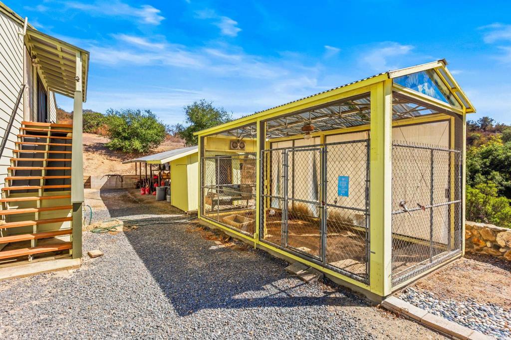 29533 Anthony Road Valley Center, CA 92082 - Photo 11 of 71 Aviary