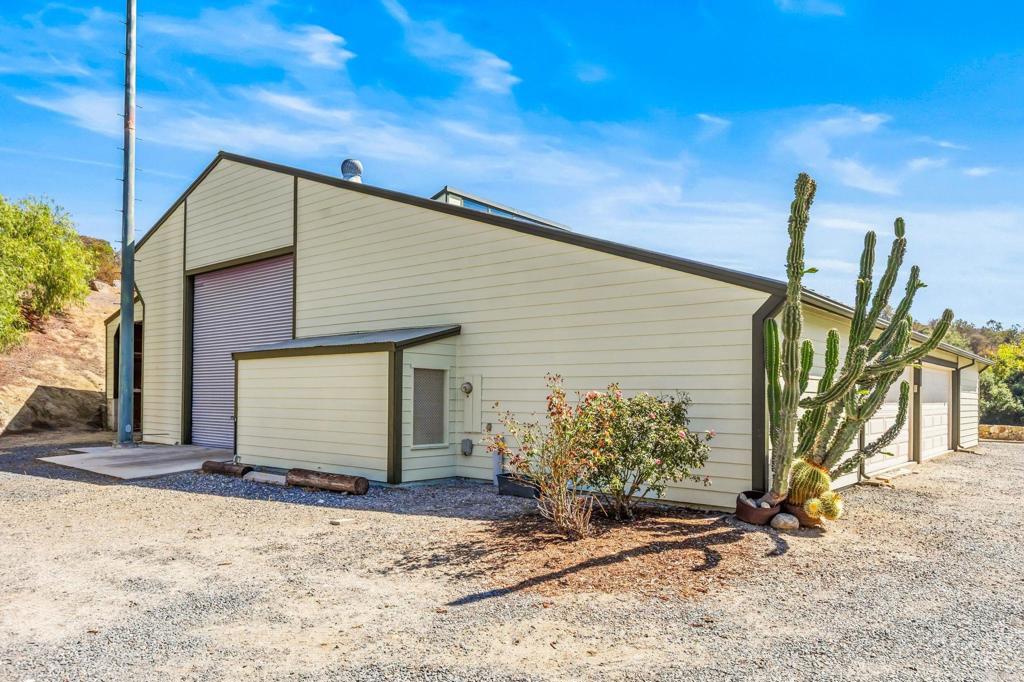 29533 Anthony Road Valley Center, CA 92082 - Photo 14 of 71 Garage