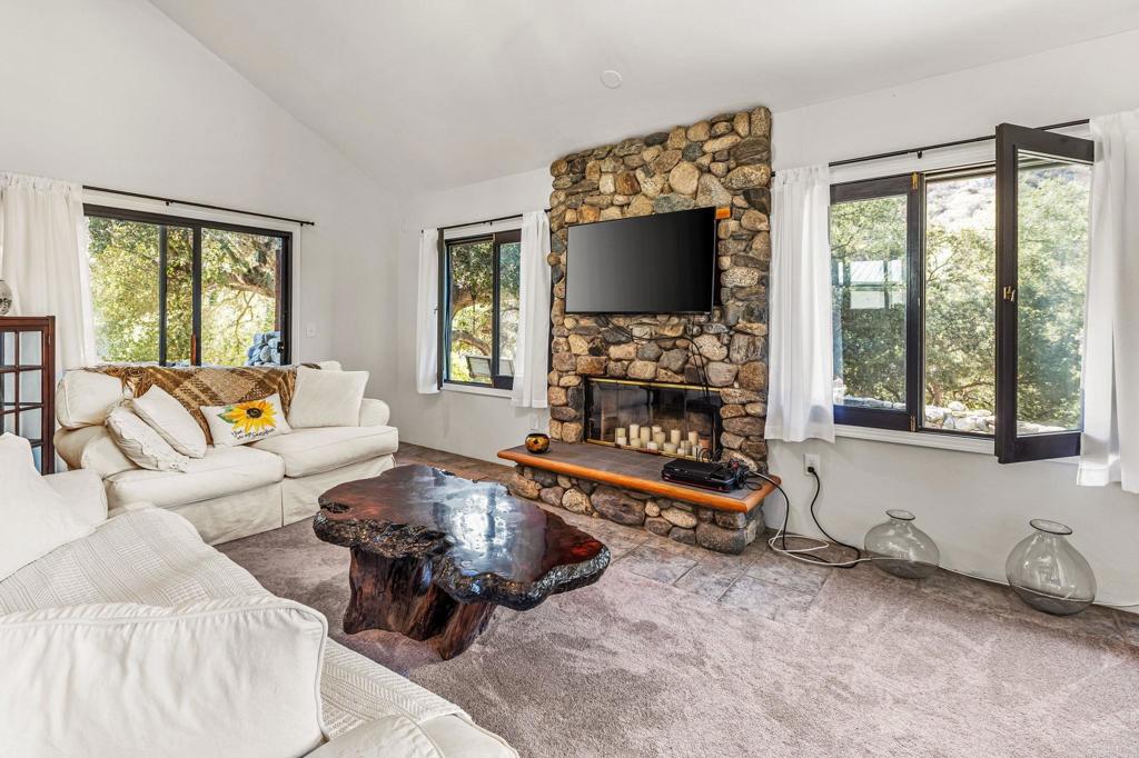 29533 Anthony Road Valley Center, CA 92082 - Photo 16 of 71 Living Room