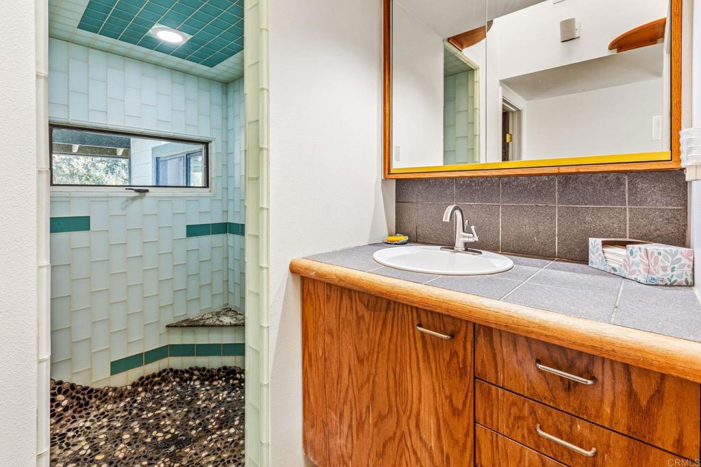 29533 Anthony Road Valley Center, CA 92082 - Photo 32 of 71 primary bathroom