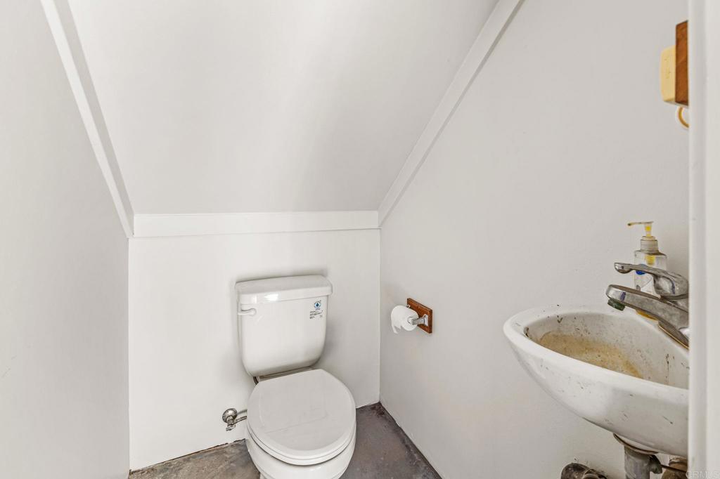 29533 Anthony Road Valley Center, CA 92082 - Photo 37 of 71 1/2 bath for shop