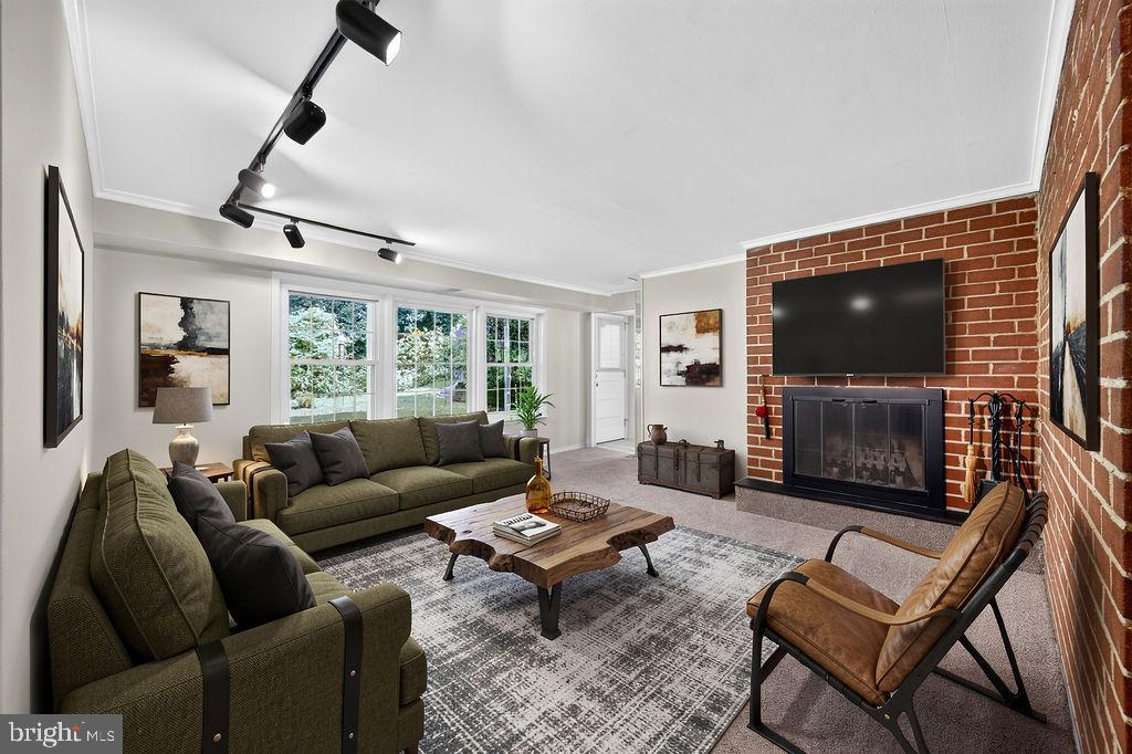 840 Pembroke Road Rydal, PA 19046 - Photo 34 of 49 Family room/virtually staged