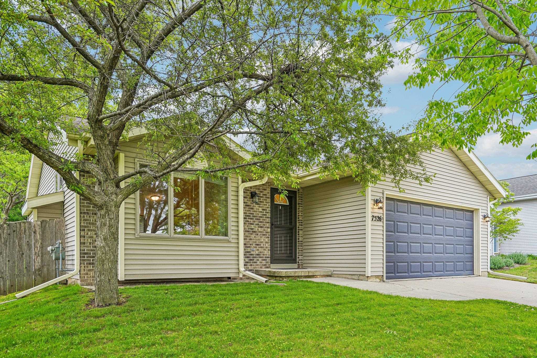 7526 Crawling Stone Road Madison, WI 53719 - Photo 3 of 44