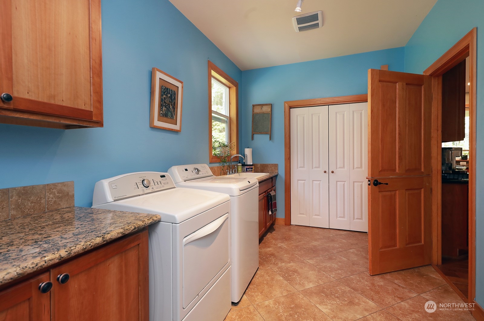3937 Deer Lake Road Clinton, WA 98236 - Photo 12 of 40 Gallery Image 12