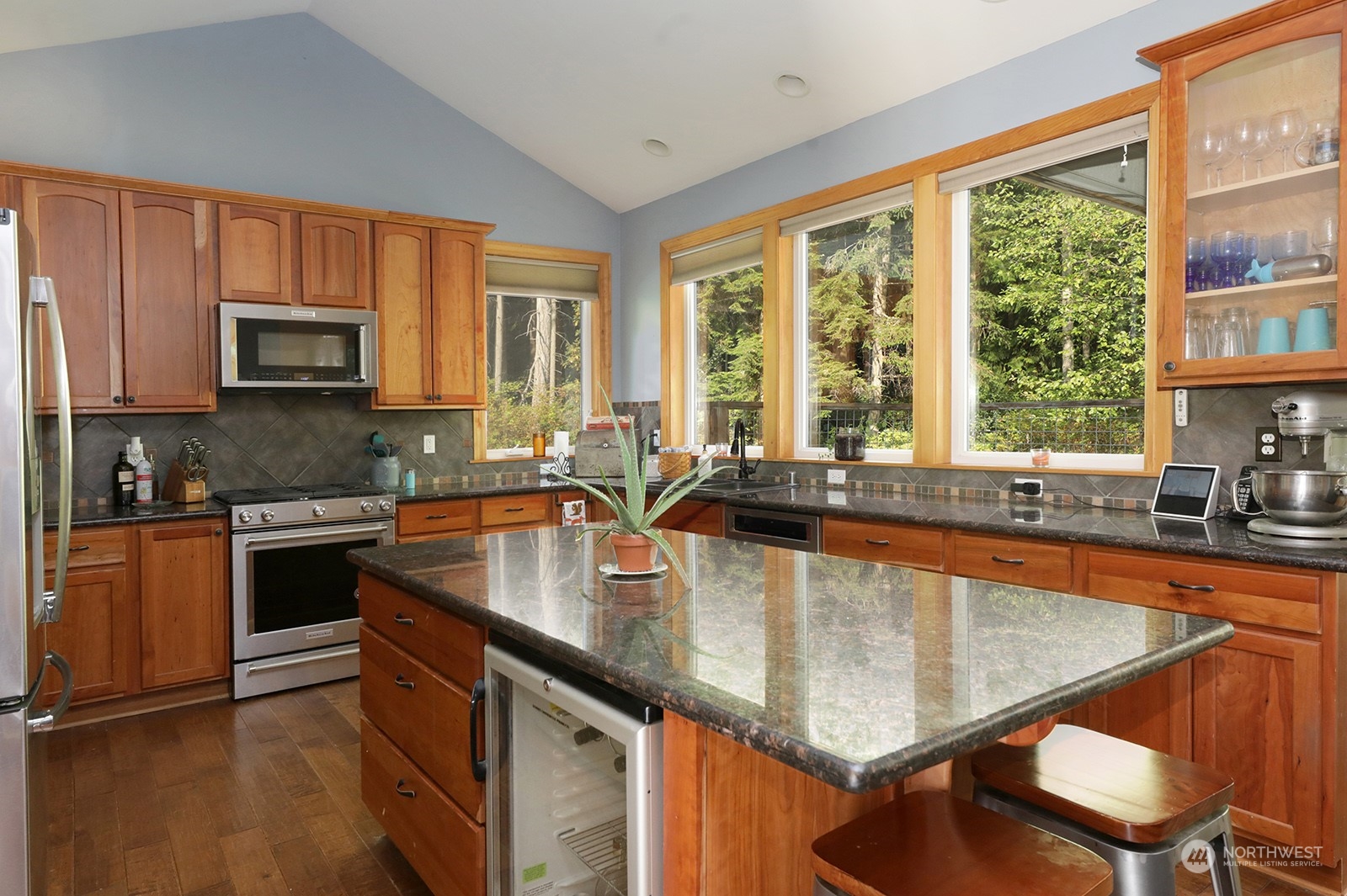 3937 Deer Lake Road Clinton, WA 98236 - Photo 14 of 40 Gallery Image 14