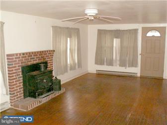 94 Maple Street Houston, DE 19954 - Photo 5 of 10 Living Room