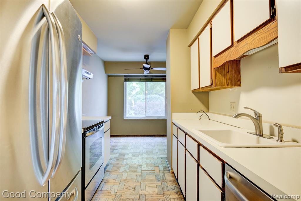 1010 Willow Grove Court Rochester Hills, MI 48307 - Photo 10 of 36