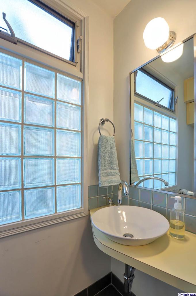 634 East Fairmount Road Burbank, CA 91501 - Photo 13 of 28 Gallery Image 13
