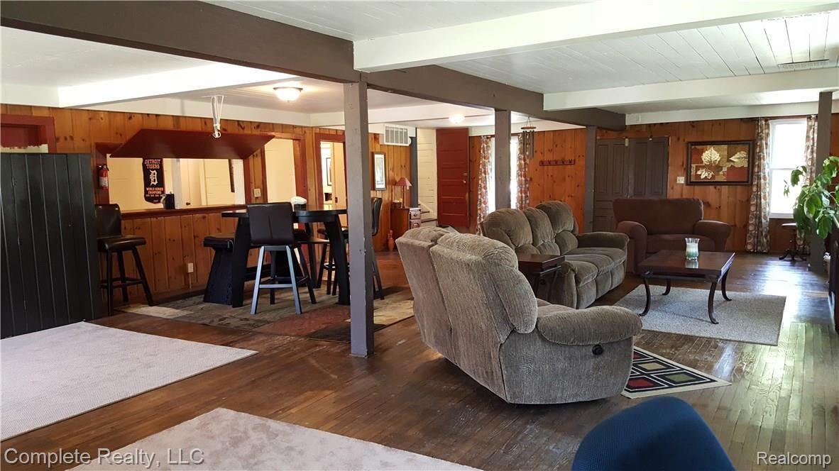 8033 East Richfield Road Davison, MI 48423 - Photo 4 of 46 Entry level recreation room..