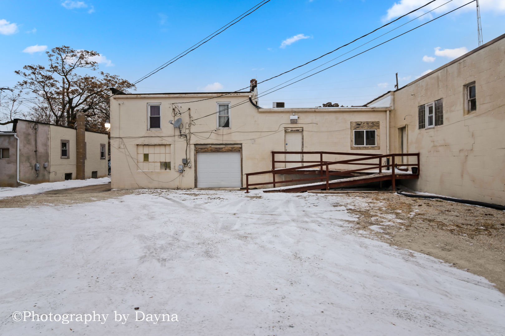 242 West Jeffery Street Kankakee, IL 60901 - Photo 18 of 39 a view of a garage