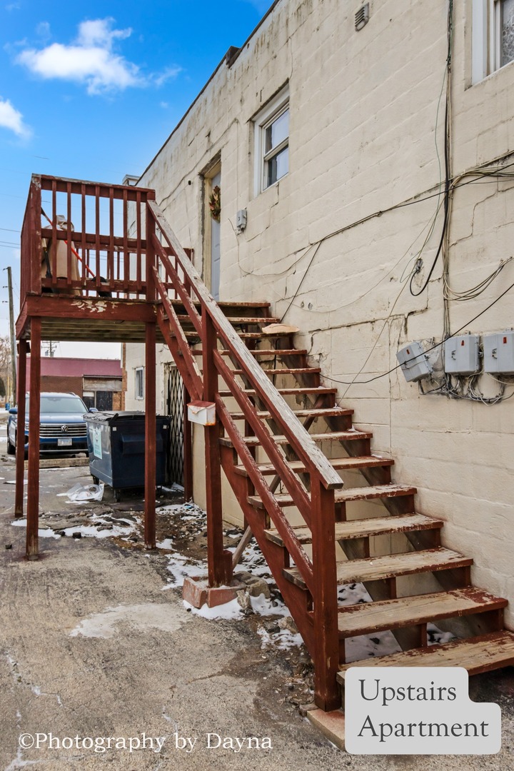 242 West Jeffery Street Kankakee, IL 60901 - Photo 20 of 39 a view of entryway with a front door
