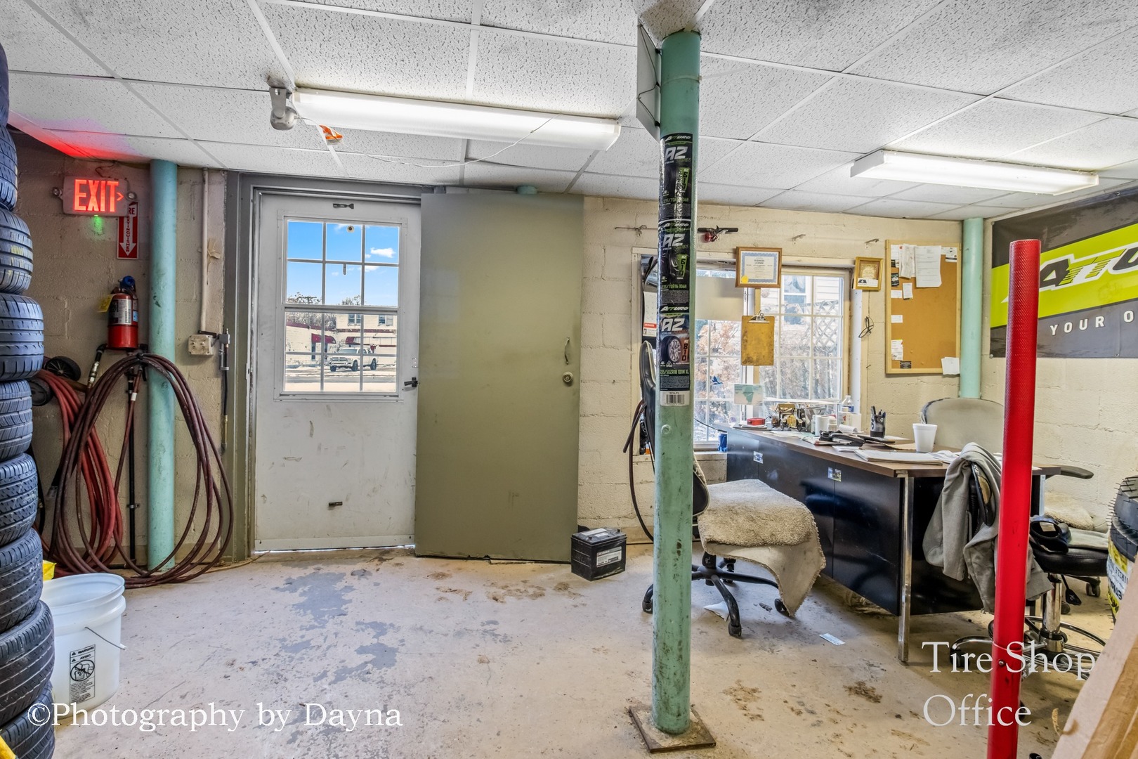 242 West Jeffery Street Kankakee, IL 60901 - Photo 36 of 39 a view of a livingroom with furniture and windows