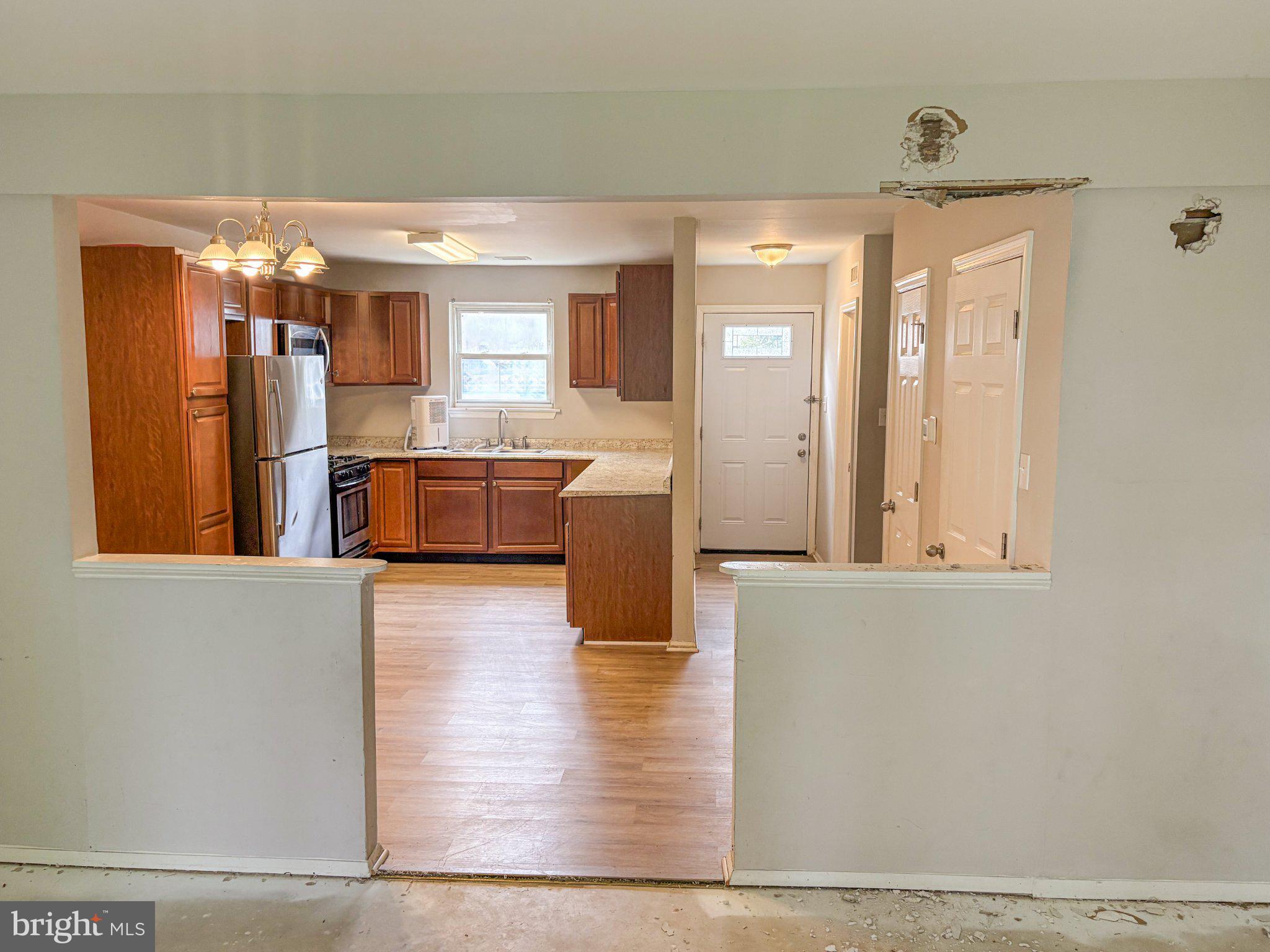 308 Via Cascata Drive Clementon, NJ 08021 - Photo 6 of 23 Open-concept kitchen with modern charm.