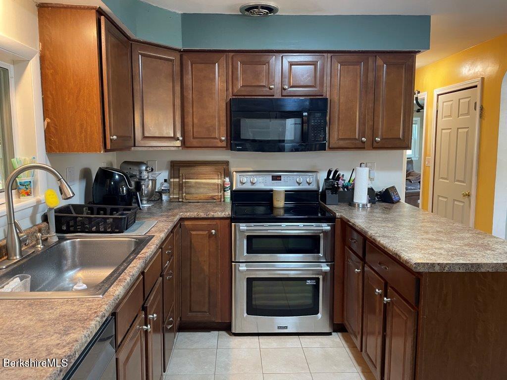 249 Hancock Road Pittsfield, MA 01201 - Photo 4 of 52 20260427_143923949_iOS