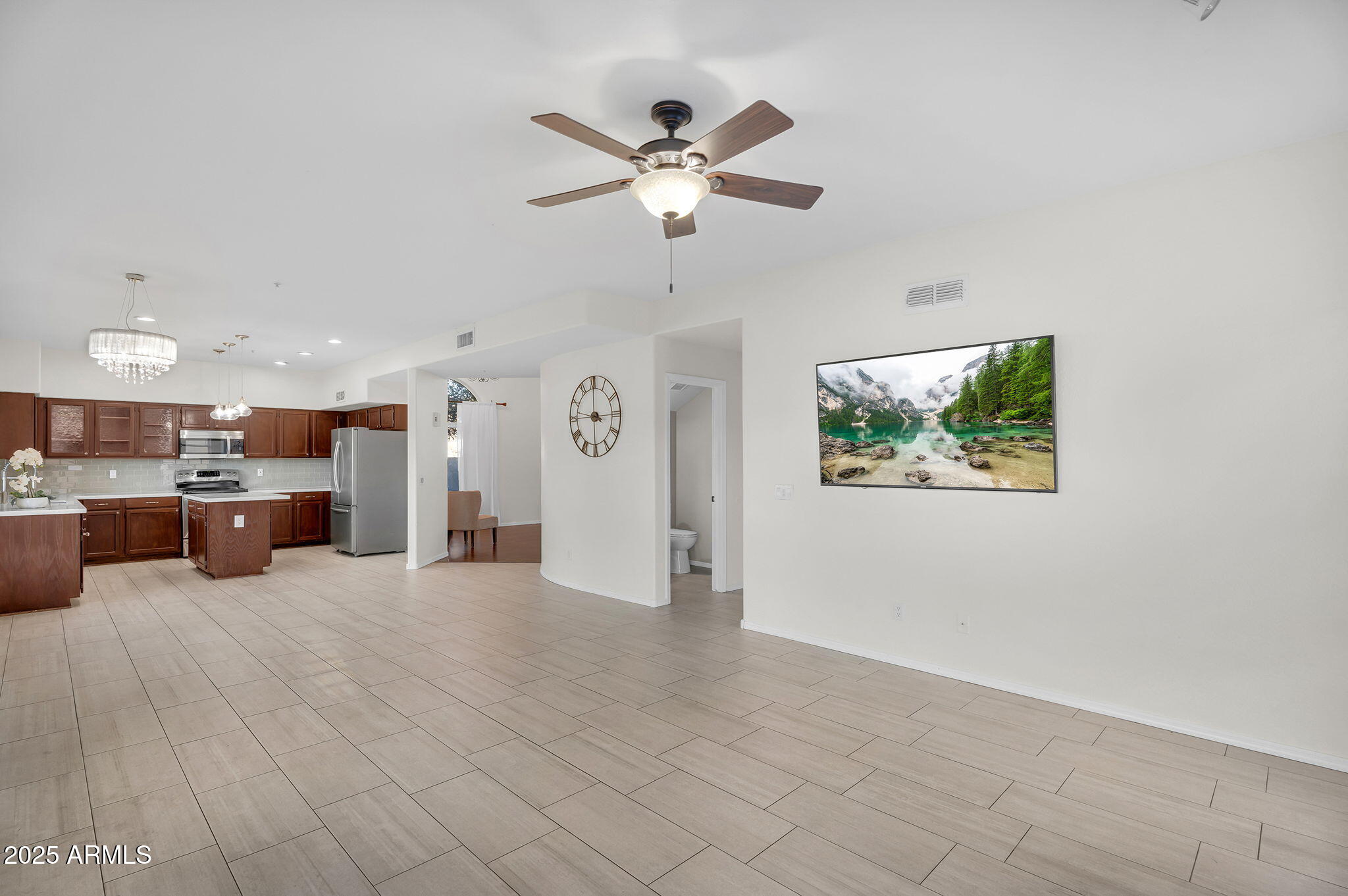 14566 North 100th Place Scottsdale, AZ 85260 - Photo 8 of 34 a view of a livingroom with furniture and a ceiling fan