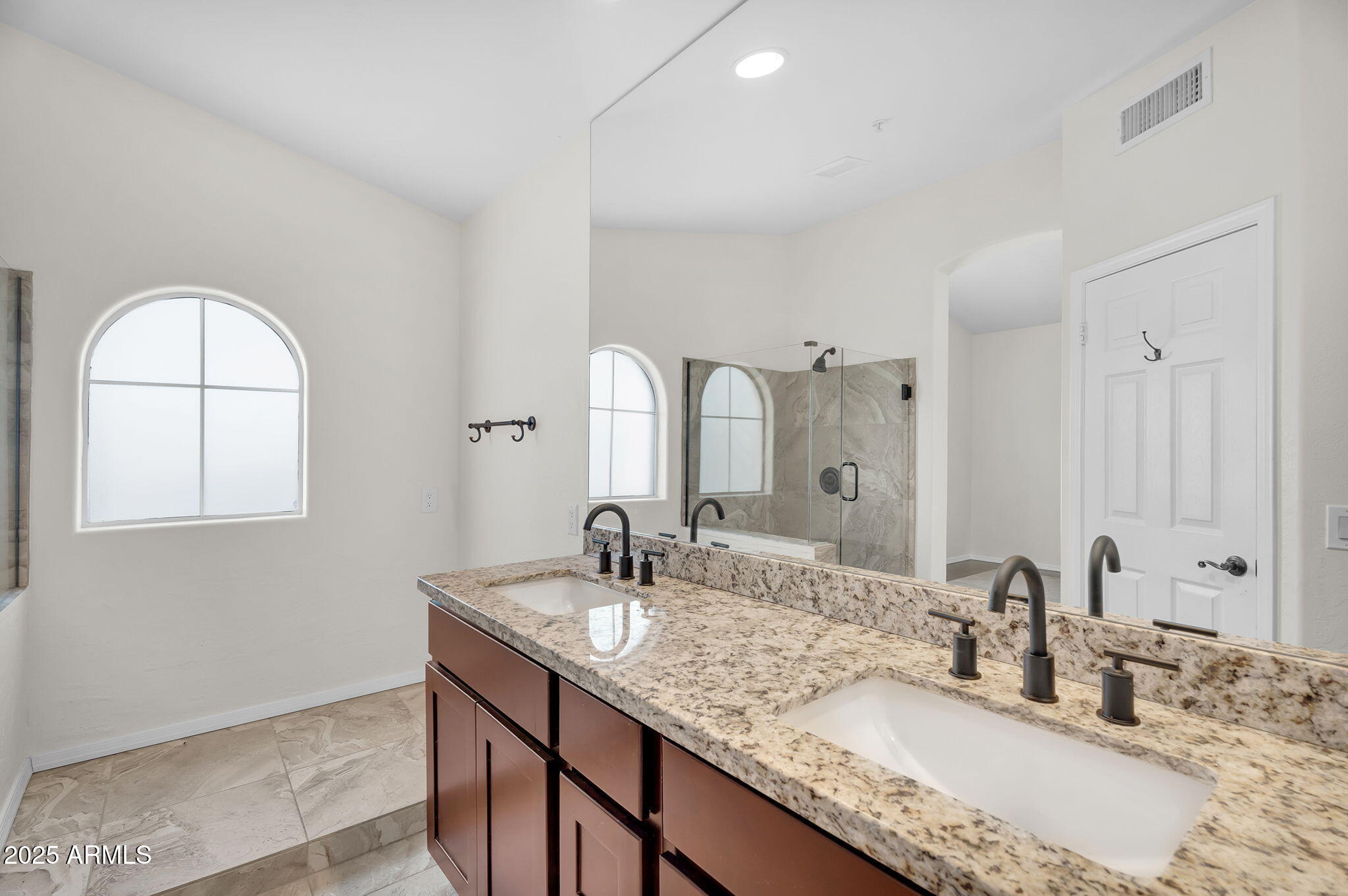 14566 North 100th Place Scottsdale, AZ 85260 - Photo 20 of 34 a bathroom with double vanity sinks and a mirror