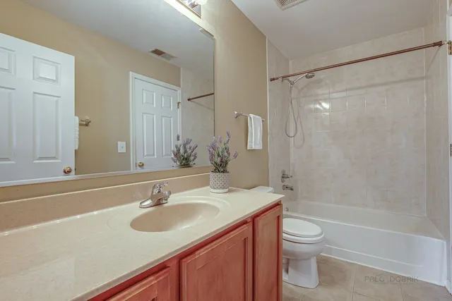 $3,400 | 1817 Crenshaw Circle, Vernon Hills, IL 60061