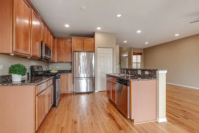 $3,400 | 1817 Crenshaw Circle, Vernon Hills, IL 60061