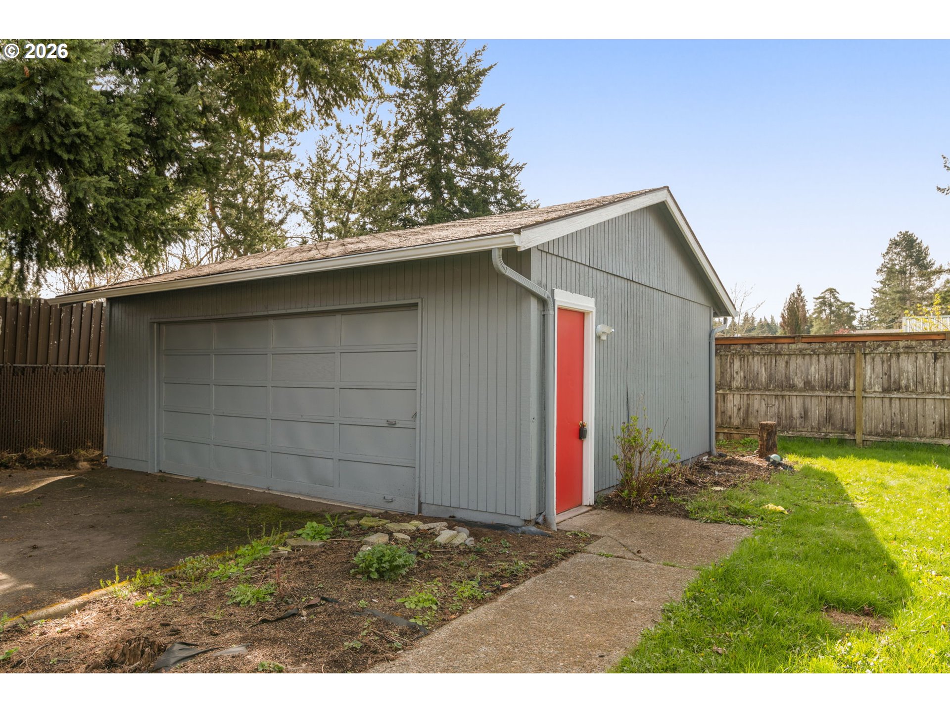 2635 Southeast 170th Avenue Portland, OR 97236 - Photo 20 of 22 a backyard of a house