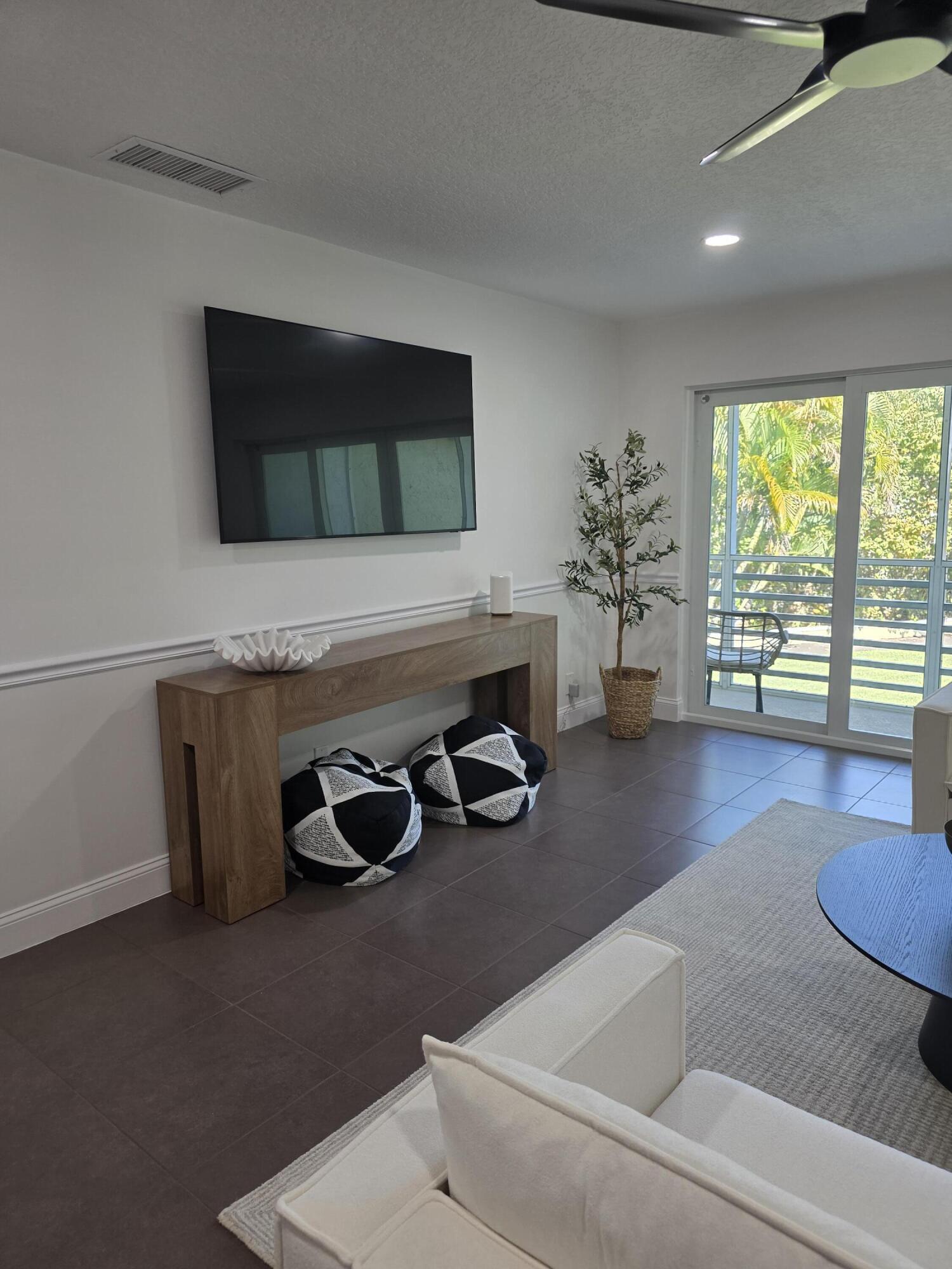 717 Highway 1, Unit 608 Jupiter, FL 33477 - Photo 14 of 35 Living area