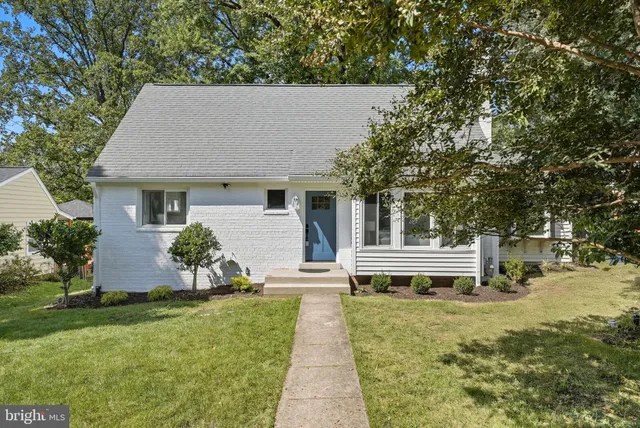 $934,900 | 492 North Latham Street, Alexandria, VA 22304