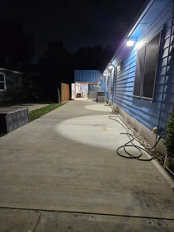 a view of a livingroom with furniture