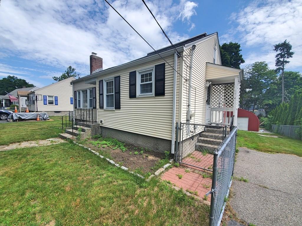 48 Hunnewell Road Worcester, MA 01606 - Photo 3 of 23 Gallery Image 3