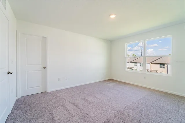 $1,975 | 6174 Daerr Rdg Street, Zephyrhills, FL 33542