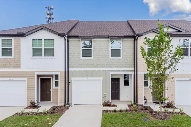 $1,975 | 6174 Daerr Rdg Street, Zephyrhills, FL 33542