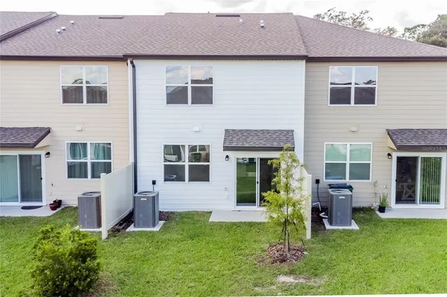 $1,975 | 6174 Daerr Rdg Street, Zephyrhills, FL 33542
