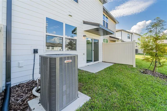 $1,975 | 6174 Daerr Rdg Street, Zephyrhills, FL 33542