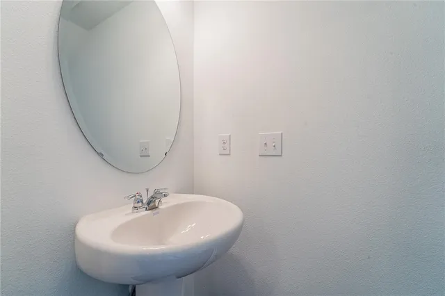 $1,975 | 6174 Daerr Rdg Street, Zephyrhills, FL 33542